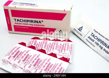 Box of TACHIPIRINA 1000 mg suppositories. Tachipirina contains paracetamol, medication used to treat fever and pain. Angelini Pharma, Italy Stock Photo