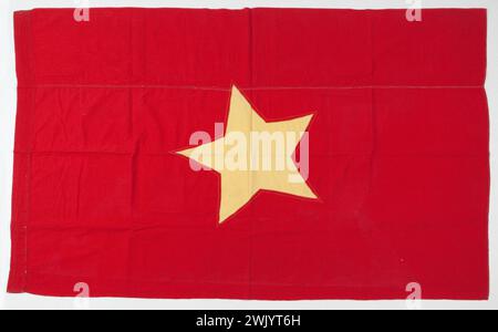 Viet minh flag, war during the Indochina War. Fabric, 1945-1954. General Leclerc Museum of Hauteclocque and the Liberation of Paris, Jean Moulin Museum. 78983-29 Flag, Star, Indochina War, Yellow, Vietnamese political and paramilitary organization, Indochinese Communist Party, Red, Fabric, Viet-Minh, Vietminh Stock Photo