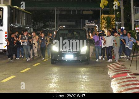 Bangkok, Thailand. 18th Feb, 2024. A car carrying Thailand's convicted former prime minister Thaksin Shinawatra leaves a police hospital in Bangkok, Thailand, Feb. 18, 2024. Thailand's convicted former prime minister Thaksin Shinawatra was released on parole on Sunday, six months after his return to the country from self-exile. Credit: Rachen Sageamsak/Xinhua/Alamy Live News Stock Photo