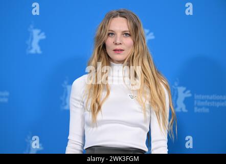 Berlin, Germany. 18th Feb, 2024. Lilith Stangenberg, actress, during the photocall for the film 'Sterben' (Competition section). The 74th Berlin International Film Festival will take place from February 15 to 25, 2024. Credit: Jens Kalaene/dpa/Alamy Live News Stock Photo