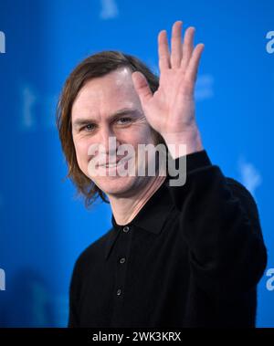 Berlin, Germany. 18th Feb, 2024. Actor Lars Eidinger during the photocall for the film 'Sterben' (Competition section). The 74th Berlin International Film Festival will take place from February 15 to 25, 2024. Credit: Monika Skolimowska/dpa/Alamy Live News Stock Photo
