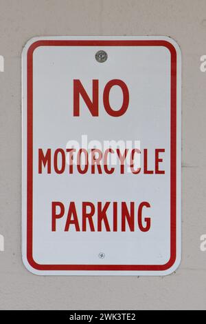 A 'No Motorcycle Parking' sign, near the entrance of a Gold's Gym location in San Antonio, Texas, USA, on February 18, 2024. The first location of a Gold's Gym was in Venice Beach, California. Today locations are worldwide. In 2020, the gym was acquired by Rainer Schaller's RSG Group GmbH. GmbH also owns the European McFit fitness chain. (Photo by Carlos Kosienski/Sipa USA) Stock Photo