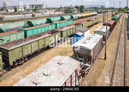 Kyiv, Ukraine - May 27, 2023: Freight railroad cars on a railway station Petrovka. Cargo transportation urban scene, view from above. Stock Photo