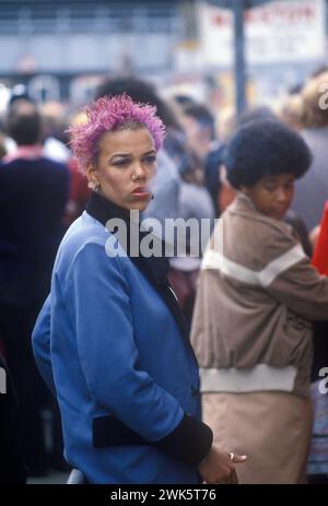 Street Fashion 1980s UK. Black British POC woman walking down the King Road Chelsea London on a Saturday afternoon 1983. England HOMER SYKES Stock Photo