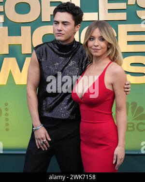 Los Angeles, USA. 18th Feb, 2024. (L-R) Darren Barnet and Sydney Sweeney walking on the red carpet at the People's Choice Awards held at the The Barker Hangar in Santa Monica, CA on Sunday, ?February 18, 2024. (Photo By Sthanlee B. Mirador/Sipa USA) Credit: Sipa USA/Alamy Live News Stock Photo