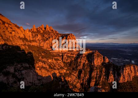 Red sunrise in Montserrat, seen from the Creu de Sant Miquel viewpoint (Baix Llobregat, Barcelona, Catalonia, Spain) ESP Amanecer rojizo en Montserrat Stock Photo