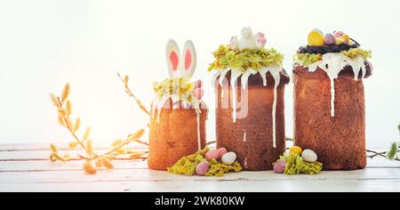 Paska - Easter Eve sweet bread with icing decorated with eatable "moss" still life with willow. Popular dessert during Eastern Orthodox Easter. Old cu Stock Photo