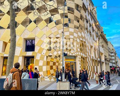 Paris, France, Crowd of People Walking, on Street Scenes, Avenue Champs-Elysees, Louis Vuitton, LVMH, Luxury Clothing Store Front Stock Photo