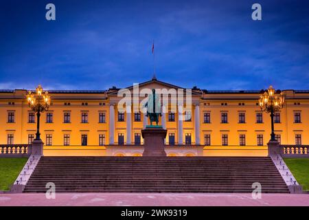 Night view of Royal Palace in Oslo, Norway Stock Photo