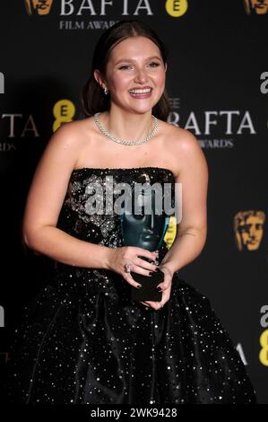 Mia McKenna-Bruce mit dem Rising Star Award bei der Verleihung der BAFTA Film Awards 2024 / 77th British Academy Film Awards in der Royal Festival Hall. London, 18.02.2024 *** Mia McKenna Bruce with the Rising Star Award at the BAFTA Film Awards 2024 77th British Academy Film Awards at the Royal Festival Hall London, 18 02 2024 Foto:xD.xBedrosianx/xFuturexImagex bafta2024 4878 Stock Photo