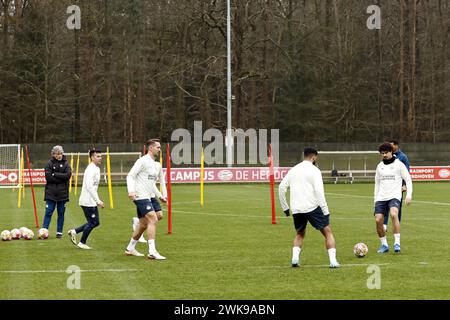 EINDHOVEN - (l-r) PSV Eindhoven assistant coach Rob Maas, Hirving Lozano, Luuk de Jong, Ismael Saibari, Andre Ramalho during the training of PSV Eindhoven prior to the Champions League match against Borussia Dortmund on PSV campus De Herdgang on February 19, 2024 in Eindhoven, Netherlands. ANP MAURICE VAN STEEN Stock Photo