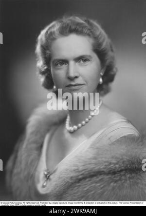 Princess Sibylla of Saxe-Coburg and Gotha. 18 january 1908 - 28 november 1972. She was a member of the Swedish royal family and the mother of the current king of Sweden, Carl XVI Gustaf. She became a Swedish princess when she married Prince Gustaf Adolf, Duke of Västerbotten in 1932. She thus had the prospect of one day becoming queen, but the prince was killed in an airplane crash in 1947 and did not live to ascend the Swedish throne. Her son became king the year after her death. 1949 *** Local Caption *** © Classic Picture Library. All rights reserved. Protected by a digital signature. Image Stock Photo