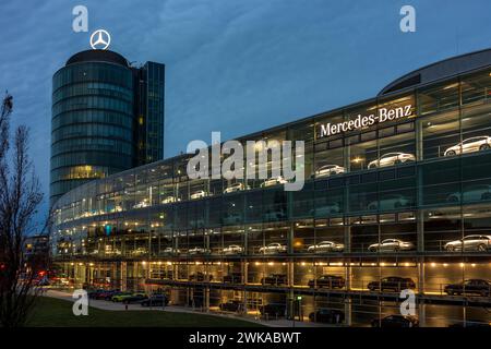 München, Munich: Mercedes-Benz Munich branch building, lit cars in Oberbayern, Upper Bavaria, Bayern, Bavaria, Germany Stock Photo