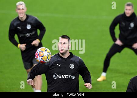 Eindhoven, Netherlands. 19th Feb, 2024. Soccer: Champions League, ahead of the first leg of the round of 16 between PSV Eindhoven and Borussia Dortmund. Dortmund's Niklas Süle in action during the final training session. Credit: Federico Gambarini/dpa/Alamy Live News Stock Photo
