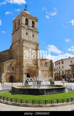 Aguilar de Campoo - Plaza de España 3 Stock Photo - Alamy