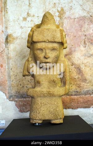 Statuette of the goddess Centotl (Aztec goddess of maize) with conical headdress and hairstyle formed by sun rays ; limestone; post-classical period Aztec art, 1200 - 1521 AD - Museo di Scultura Antica Giovanni Barracco, Rome, Italy Stock Photo