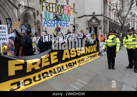 London, UK. 20 February, 2024. Julian Assange supporters gather outside the Royal Courts of Justice as the final extradition appeal hearing of the Wikileaks founder commences. Credit: Ron Fassbender/Alamy Live News Stock Photo