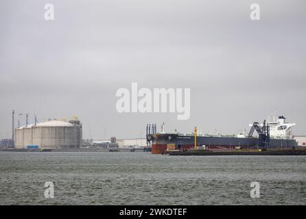 ROTTERDAM - The LNG Gate terminal on the Rotterdam Maasvlakte. ANP SEM ...