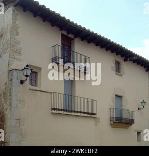 AYUNTAMIENTO-FACHADA LATERAL QUE DA A LA PLAZA. Location: EXTERIOR. VILLAFRANCA DEL CID. Castellón. SPAIN. Stock Photo