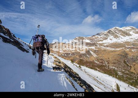 Picos de Culfreda (Pic de Batoua), 3034 m, ascenso al puerto de la Madera, Huesca, Aragón, cordillera de los Pirineos, Spain. Stock Photo