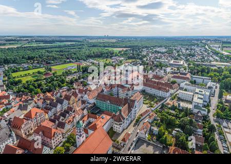 Die bayerische Kreisstadt Dillingen an der Donau im Luftbild Ausblick auf Dillingen im Donautal in Nordschwaben Dillingen Bayern Deutschland *** Aeria Stock Photo