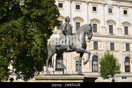 Statue of Kaiser Franz I. Stephan von Lothringen, Burggarten in Vienna, Austria Stock Photo