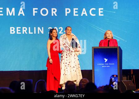 Sharon Stone bei Cinema for Peace 2024 im WECC - Westhafen Event ...