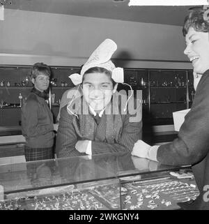 March 17, 1964. Amsterdam, Netherlands. Canadian singer Paul Anka in transit at Schiphol, wearing a Volendam hat Stock Photo