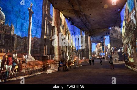 Carrières de Lumiéres, Centre d'art numérique projetant des expositions immersives, Les Baux-de-Provence, Bouches-du-Rhône, Provence-Alpes-Côte d’Azur Stock Photo