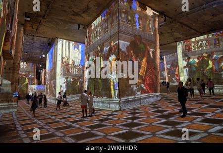 Carrières de Lumiéres, Centre d'art numérique projetant des expositions immersives, Les Baux-de-Provence, Bouches-du-Rhône, Provence-Alpes-Côte d’Azur Stock Photo