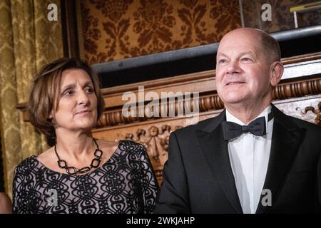 Matthiae-Mahl 2024 - Bundeskanzler Olaf Scholz mit seiner Ehefrau Britta ErnstMatthiae-Mahl 2024 - Bundeskanzler Olaf Scholz mit seiner Ehefrau Britta Ernst, Hamburg Hamburg Deutschland Rathaus *** Matthiae Mahl 2024 Federal Chancellor Olaf Scholz with his wife Britta Ernst Matthiae Mahl 2024 Federal Chancellor Olaf Scholz with his wife Britta Ernst, Hamburg Hamburg Germany City Hall Stock Photo