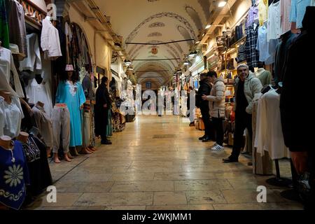 ISTANBUL, TURKEY - JANUARY 6 2024 bazaar in Istanbul. People shopping and walking throught the famous ancient bazaar with fake fashion, jewels, spice Stock Photo