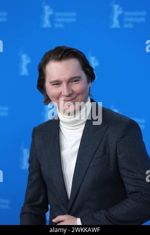 Berlin, Germany, 21st February 2024, Paul Dano at the photo call for the film Spaceman at the 74th Berlinale International Film Festival. Photo Credit: Doreen Kennedy / Alamy Live News. Stock Photo