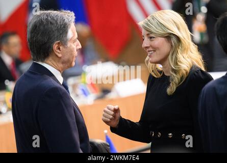 Rio De Janeiro, Brazil. 21st Feb, 2024. Antony Blinken, Secretary of State of the USA, and Melanie Joly, Foreign Minister of Canada, discuss 'The G20's role in dealing with the ongoing international tensions' at the start of the first working session of the G20 Foreign Ministers' Meeting in Rio de Janeiro. The foreign ministers of the 19 leading industrialized and emerging economies and the European Union will discuss issues such as hunger, sustainable development, the rules-based political order and the situation in Ukraine. Credit: Bernd von Jutrczenka/dpa/Alamy Live News Stock Photo