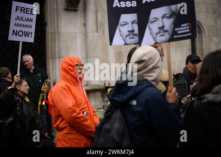 21st February 2024: For the second day protesters gather outside the High Court in support of Julian Assange, as the WikiLeaks founder fights extradition to the United States. Australian-born Assange is expected to give evidence by video link from Belmarsh High Security Prison where he is being held. Stock Photo