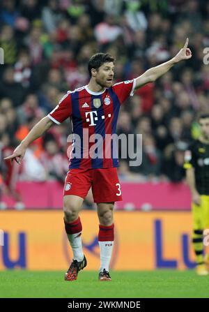 Xabi Alonso FC Bayern MŸnchen  1 Bundesliga  Fussball FC Bayern MŸnchen - Borussia Dortmund  2:1  Saison 2014/ 2015 © diebilderwelt / Alamy Stock Stock Photo