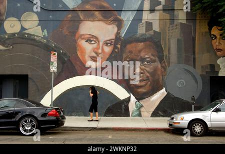 Mural in Los Feliz neighborhood depicts screen legends Bette Davis and Sidney Poitier, Los Angeles, California, USA Stock Photo