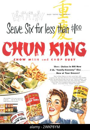 1953 Chun King print ad. Serve Six for less than $1.00 Chun King Chow Mein and Chop Suey. Chow Mein at its rich, savory best. And so quick to fix' Stock Photo