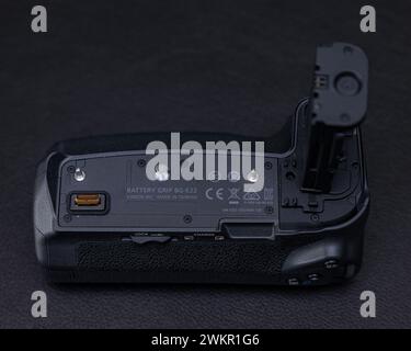 Canon BG-E22 battery grip for Canon EOS R Stock Photo - Alamy