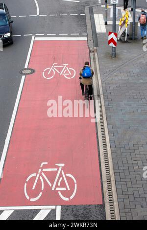 widened cycle track on the street Am Domhof near the cathedral, Cologne, Germany. verbreiterter Radweg auf der Strasse Am Domhof nahe Dom, Koeln, Deut Stock Photo