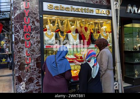 February 22, 2024: Istanbul, Turkey, February 22, 2024: People shopping in the historical Grand Bazaar and its surroundings in the country where high inflation continues before the interest rate decision. The Central Bank of the Republic of TÃ¼rkiye announced its interest rate decision. In February, it kept the policy rate constant at 45 percent, in line with expectations. (Credit Image: © Tolga Ildun/ZUMA Press Wire) EDITORIAL USAGE ONLY! Not for Commercial USAGE! Stock Photo