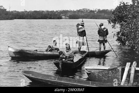 Seminole men, women, and children in canoes on the Miami River in Miami, Florida, c1904. (USA) Stock Photo