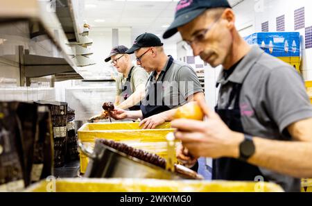 DEN BOSCH - Jan de Groot (middle) in the bakery of Banketbakkerij Jan de Groot where Bossche Bollen are made. De Bossche Bol has been around for a hundred years. ANP IRIS VAN DEN BROEK netherlands out - belgium out Stock Photo