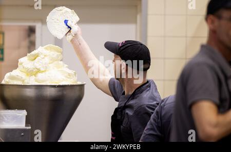 DEN BOSCH - Whipped cream is refilled in the bakery of Banketbakkerij Jan de Groot where Bossche Bollen are made. De Bossche Bol has been around for a hundred years. ANP IRIS VAN DEN BROEK netherlands out - belgium out Stock Photo