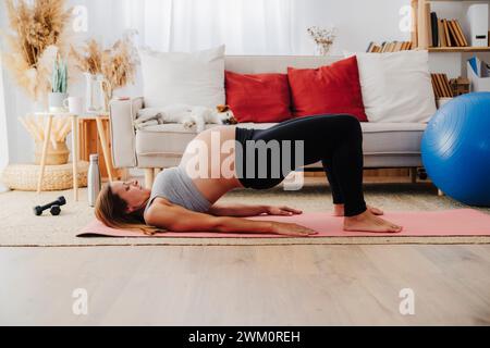 Yoga mat hi-res stock photography and images - Alamy