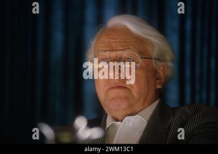 3827426 Wolfgang Wagner; (add.info.: Bayreuth, 1993. Wolfgang Wagner, grandson of music composer Richard and director of the Bayreuth Festival, during a press conference in the Festspielhaus / Bayreuth, 1993. Wolfgang Wagner, nipote del compositore Richard Wagner e direttore del Festival di Bayreuth, durante una conferenza stampa alla Festspielhaus); © Marcello Mencarini. All rights reserved 2024. Stock Photo