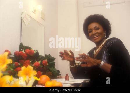 3827858 Grace Bumbry; (add.info.: American soprano Grace Bumbry in her dressing room (about 1985) / Il soprano Grace Bumbry nel suo camerino (1985 circa)); © Marcello Mencarini. All rights reserved 2024. Stock Photo