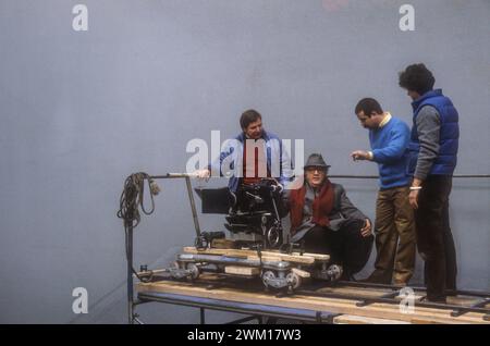 3832037 On the set of the movie E la nave va (And the Ship Sails On); (add.info.: Director Federico Fellini on the set of the movie 'E la nave va' (And the Ship Sails On). Rome, Cinecittà Studios, 1983 / Il regista Federico Fellini sul set del film 'E la nave va', Roma, Studi cinematografici di Cinecittà, 1983); © Marcello Mencarini. All rights reserved 2024. Stock Photo