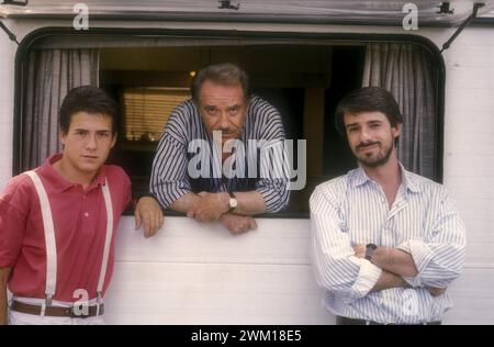 3833040 Ugo Tognazzi with his sons; (add.info.: Rome, Cinecittà Studios, 1987. Actor Ugo Tognazzi with his sons Gianmarco and Ricky on the set of the movie 'Arrivederci e grazie' directed by Giorgio Capitani / Roma, Studi cinematografici di Cinecittà, 1987. L'attore Ugo Tognazzi con i figli Gianmarco e Ricky sul set del film 'Arrivederci e grazie' diretto da Giorgio Capitani); © Marcello Mencarini. All rights reserved 2024. Stock Photo