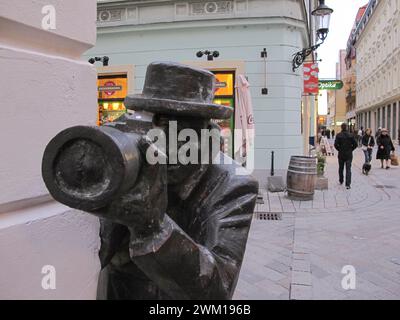 4065552 Bratislava, 2010. Quirky statues in Bratislava: the Paparazzo; (add.info.: Bratislava Bratislava, 2010. Statue strane di Bratislava: il paparazzo); © Marcello Mencarini. All rights reserved 2024. Stock Photo
